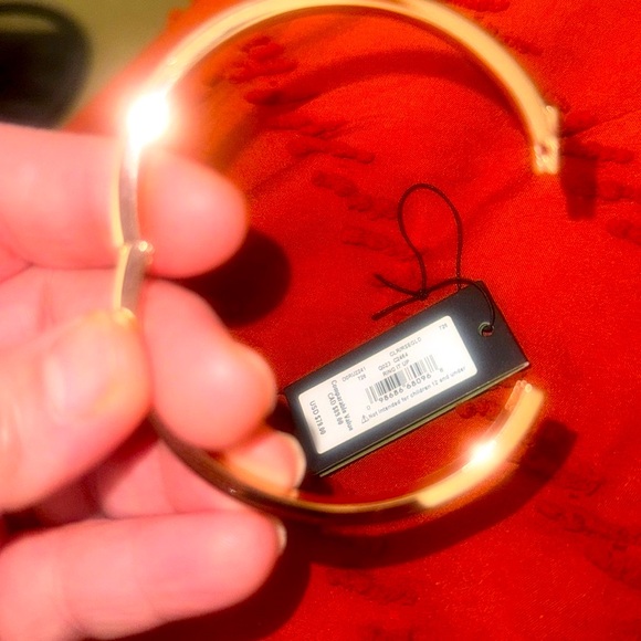 kate spade Jewelry - Kate Spade Gold Clasp Bangle Bracelet (smaller wrists)